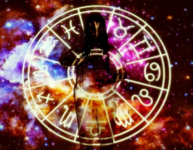 Image of zodiac wheel projected on the wall