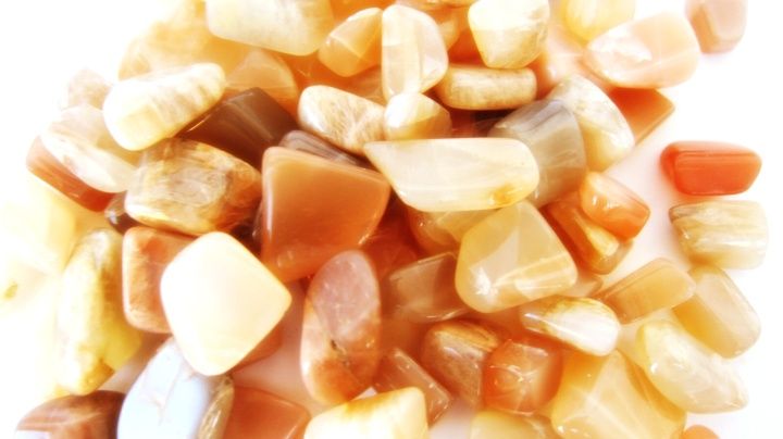 Peach moonstone pieces