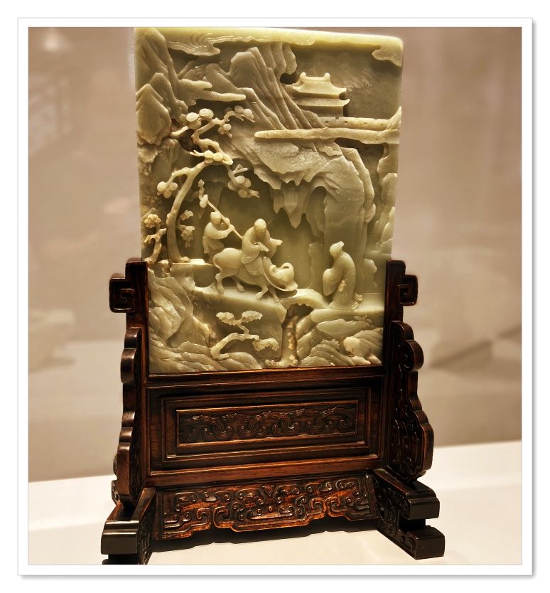 Photo of a carved jade screen in museum